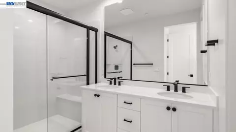 Bath - 1925 Grand St, Alameda, CA 94501 photo 2 of 3