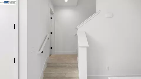 Entry Way - 1925 Grand St, Alameda, CA 94501 photo 8 of 16