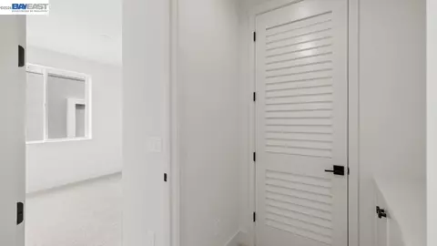 Entry Way - 1925 Grand St, Alameda, CA 94501 photo 12 of 16