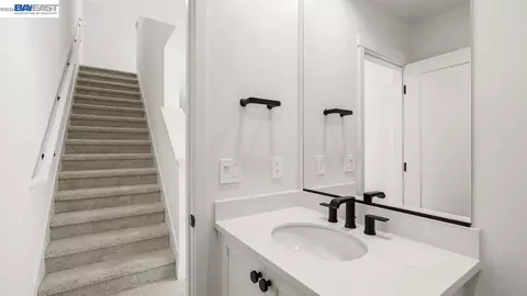 Entry Way - 1925 Grand St, Alameda, CA 94501 photo 9 of 16
