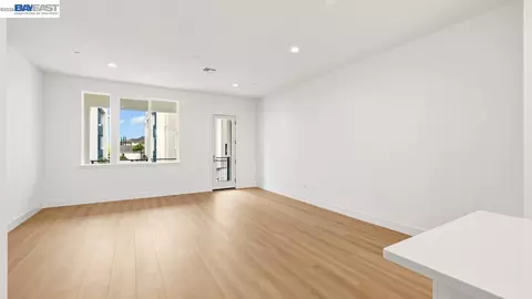 Living - 1925 Grand St, Alameda, CA 94501 photo 1 of 3