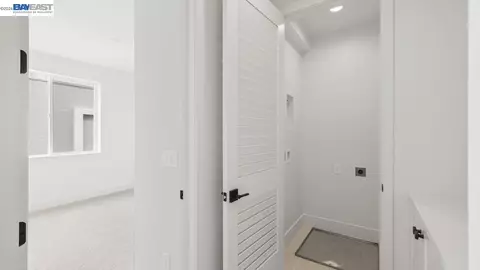 Entry Way - 1925 Grand St, Alameda, CA 94501 photo 13 of 16