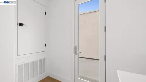 Entry Way - 1925 Grand St, Alameda, CA 94501 photo 15 of 16