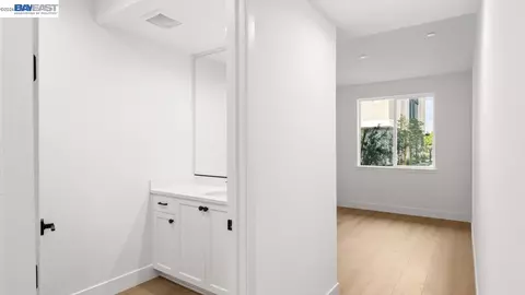Entry Way - 1925 Grand St, Alameda, CA 94501 photo 2 of 16