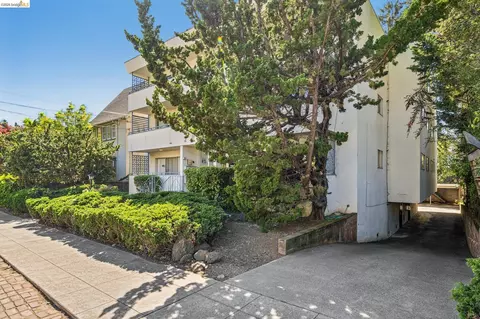 Exterior - 2614 Warring St #6, Berkeley, CA 94704 photo 3 of 4