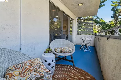 Exterior - 2614 Warring St #6, Berkeley, CA 94704 photo 2 of 4