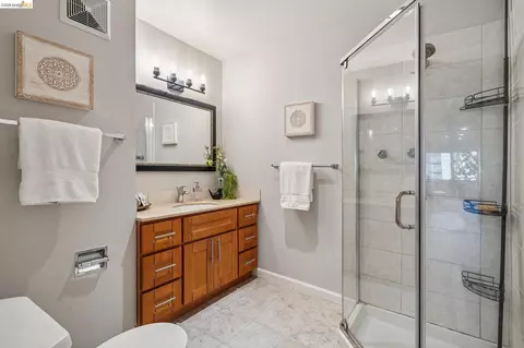 Bath - 2614 Warring St #6, Berkeley, CA 94704 photo 1 of 4