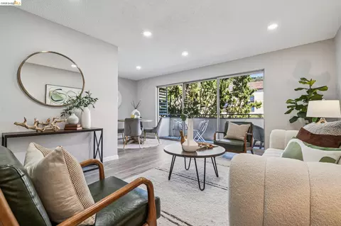 Living - 2614 Warring St #6, Berkeley, CA 94704 photo 5 of 5
