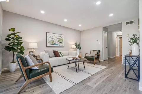 Living - 2614 Warring St #6, Berkeley, CA 94704 photo 3 of 5