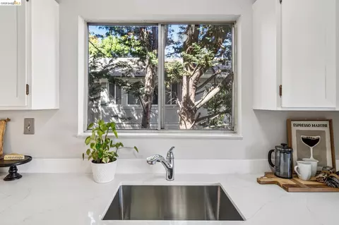 Kitchen - 2614 Warring St #6, Berkeley, CA 94704 photo 4 of 4
