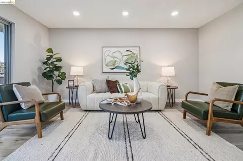 Living - 2614 Warring St #6, Berkeley, CA 94704 photo 4 of 5
