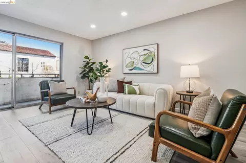 Living - 2614 Warring St #6, Berkeley, CA 94704 photo 2 of 5