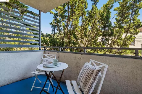 Exterior - 2614 Warring St #6, Berkeley, CA 94704 photo 1 of 4