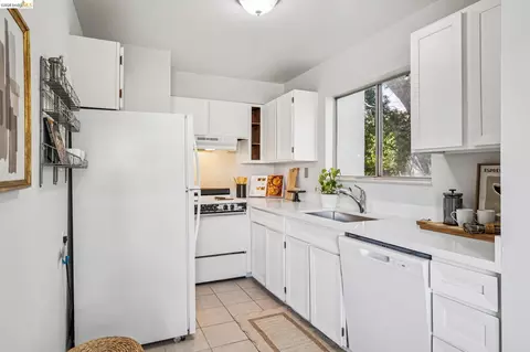 Kitchen - 2614 Warring St #6, Berkeley, CA 94704 photo 1 of 4