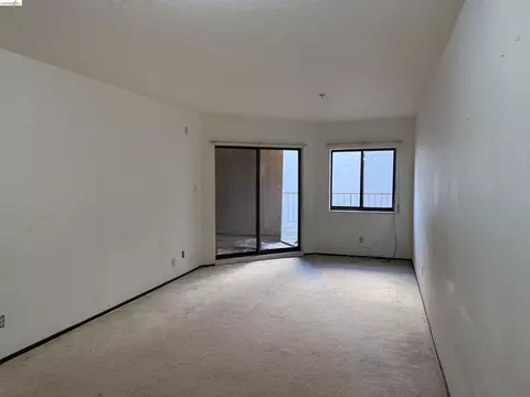 Living - 330 8th St #3D, Oakland, CA 94607 photo 1 of 2