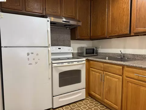 Kitchen - 330 8th St #3D, Oakland, CA 94607 photo 1 of 1