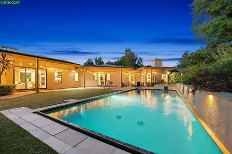 1 Gardiner Ct, Orinda, CA 94563