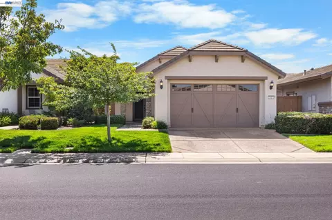 7417 Chatsworth Cir, Elk Grove, CA 95757