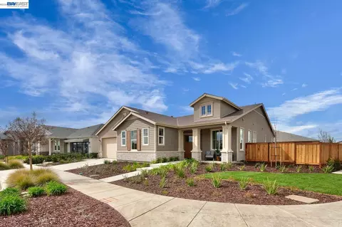 889 Conrad St, Manteca, CA 95336 photo 2