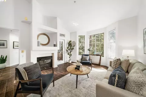 280 Caldecott #321, Oakland, CA 94618