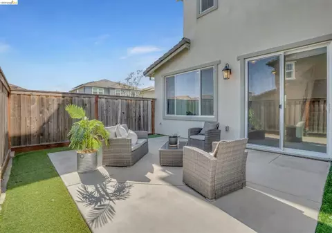 Exterior - 2404 Indigo Dr, Fairfield, CA 94533 photo 2 of 11