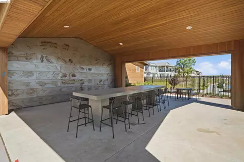 View/Area - 2404 Indigo Dr, Fairfield, CA 94533 photo 2 of 6