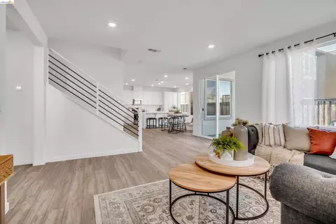 Entry Way - 2404 Indigo Dr, Fairfield, CA 94533 photo 2 of 3