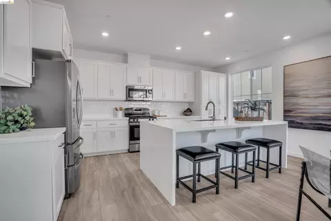 Kitchen - 2404 Indigo Dr, Fairfield, CA 94533 photo 3 of 7