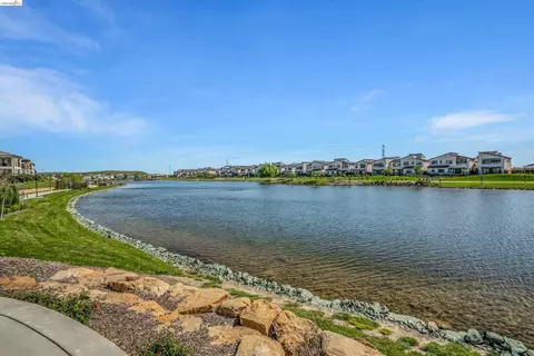 View/Area - 2404 Indigo Dr, Fairfield, CA 94533 photo 4 of 6
