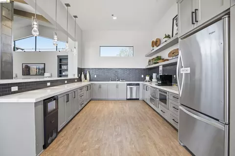 Kitchen - 2404 Indigo Dr, Fairfield, CA 94533 photo 6 of 7