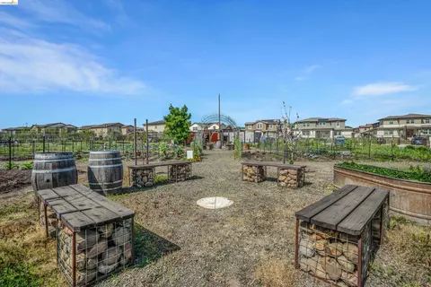 View/Area - 2404 Indigo Dr, Fairfield, CA 94533 photo 1 of 6