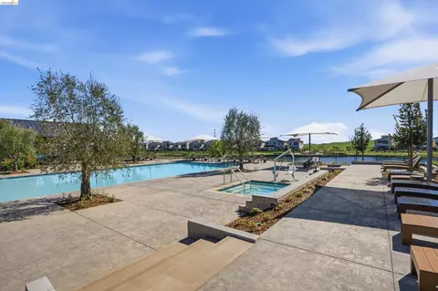Exterior - 2404 Indigo Dr, Fairfield, CA 94533 photo 9 of 11