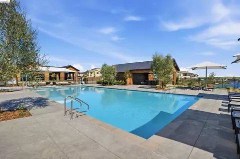 Exterior - 2404 Indigo Dr, Fairfield, CA 94533 photo 8 of 11