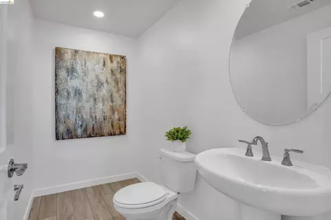 Bath - 2404 Indigo Dr, Fairfield, CA 94533 photo 1 of 6