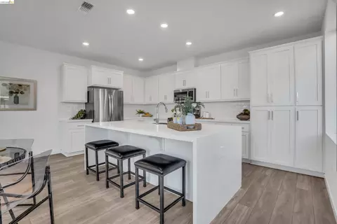 Kitchen - 2404 Indigo Dr, Fairfield, CA 94533 photo 2 of 7