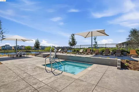 Exterior - 2404 Indigo Dr, Fairfield, CA 94533 photo 7 of 11