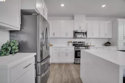 Kitchen - 2404 Indigo Dr, Fairfield, CA 94533 photo 4 of 7