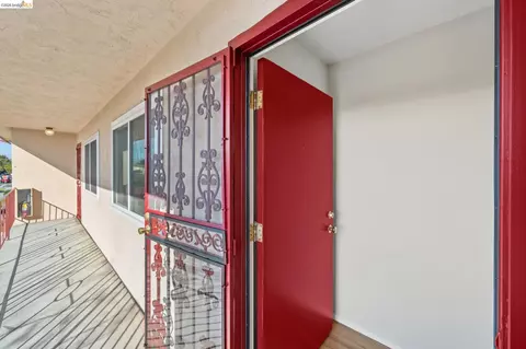 Entry Way - 2727 Mcgee Ave, Berkeley, CA 94703 photo 1 of 2