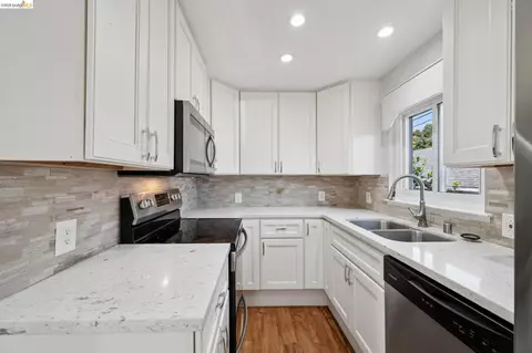 Kitchen - 2727 Mcgee Ave, Berkeley, CA 94703 photo 2 of 4