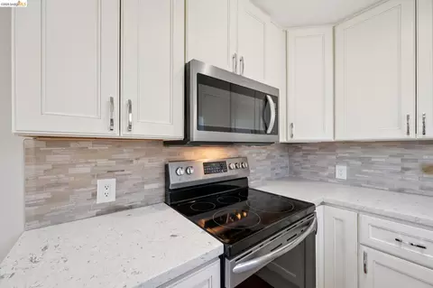 Kitchen - 2727 Mcgee Ave, Berkeley, CA 94703 photo 4 of 4