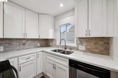 Kitchen - 2727 Mcgee Ave, Berkeley, CA 94703 photo 3 of 4