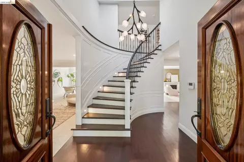 1977 Woodbury Ct, Walnut Creek, CA 94596