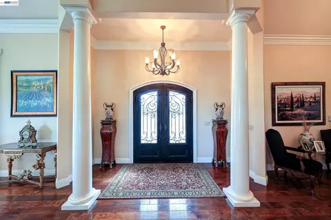 Entry Way - 1310 Hampton Ct, Discovery Bay, CA 94505 photo 1 of 6
