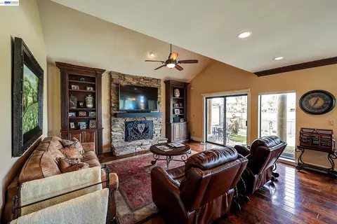 Living - 1310 Hampton Ct, Discovery Bay, CA 94505 photo 1 of 4