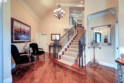 Entry Way - 1310 Hampton Ct, Discovery Bay, CA 94505 photo 4 of 6