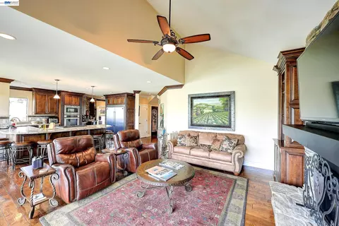 Living - 1310 Hampton Ct, Discovery Bay, CA 94505 photo 3 of 4
