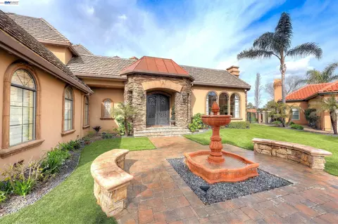 Exterior - 1310 Hampton Ct, Discovery Bay, CA 94505 photo 3 of 15