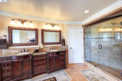 Bath - 1310 Hampton Ct, Discovery Bay, CA 94505 photo 4 of 5