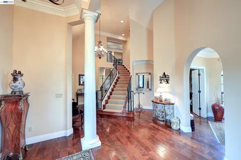 Entry Way - 1310 Hampton Ct, Discovery Bay, CA 94505 photo 2 of 6