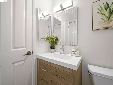 Bath - 14521 Doolittle Dr, San Leandro, CA 94577 photo 2 of 3
